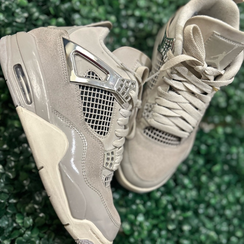Worn Air Jordan 4 Retro grey 
Used!!!!!!!
Sold as is